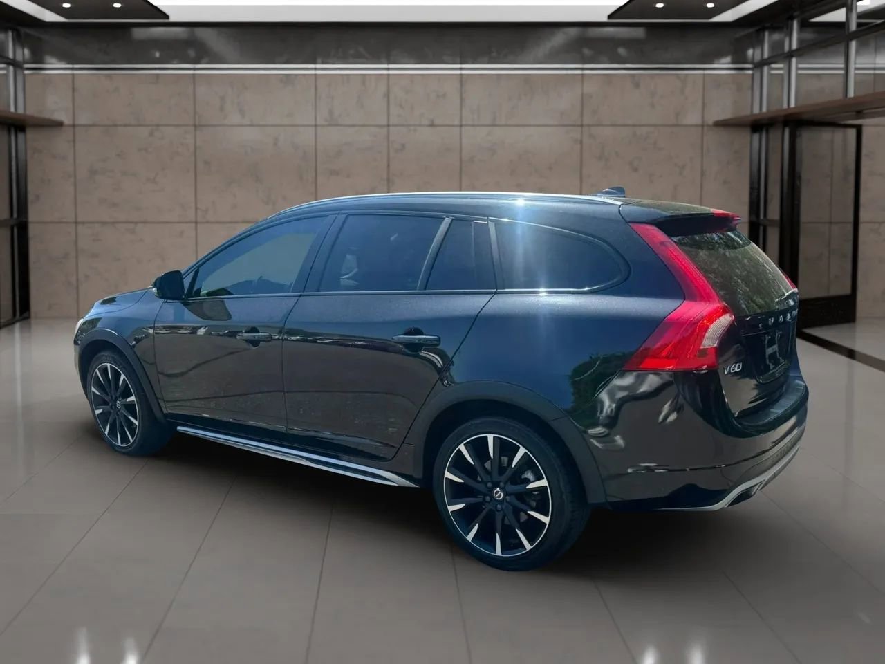 Used 2017 Volvo V60 T5 Cross Country Platinum AWD/4WD image 4