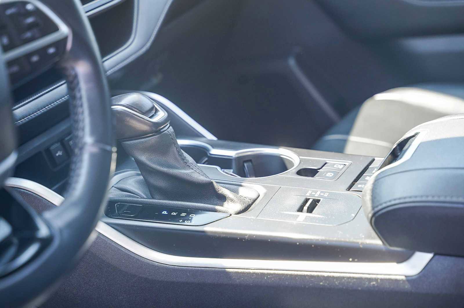 Used 2021 Toyota Highlander XLE image 24