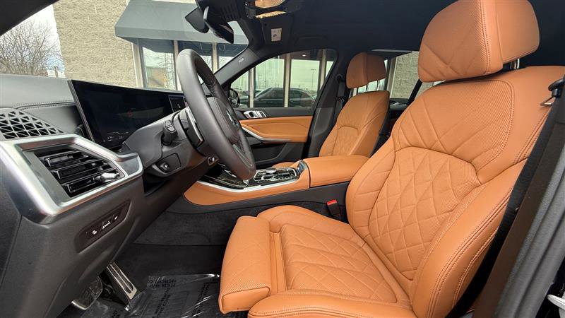 Used 2025 BMW X5 xDrive50e w/ M Sport Package image 11