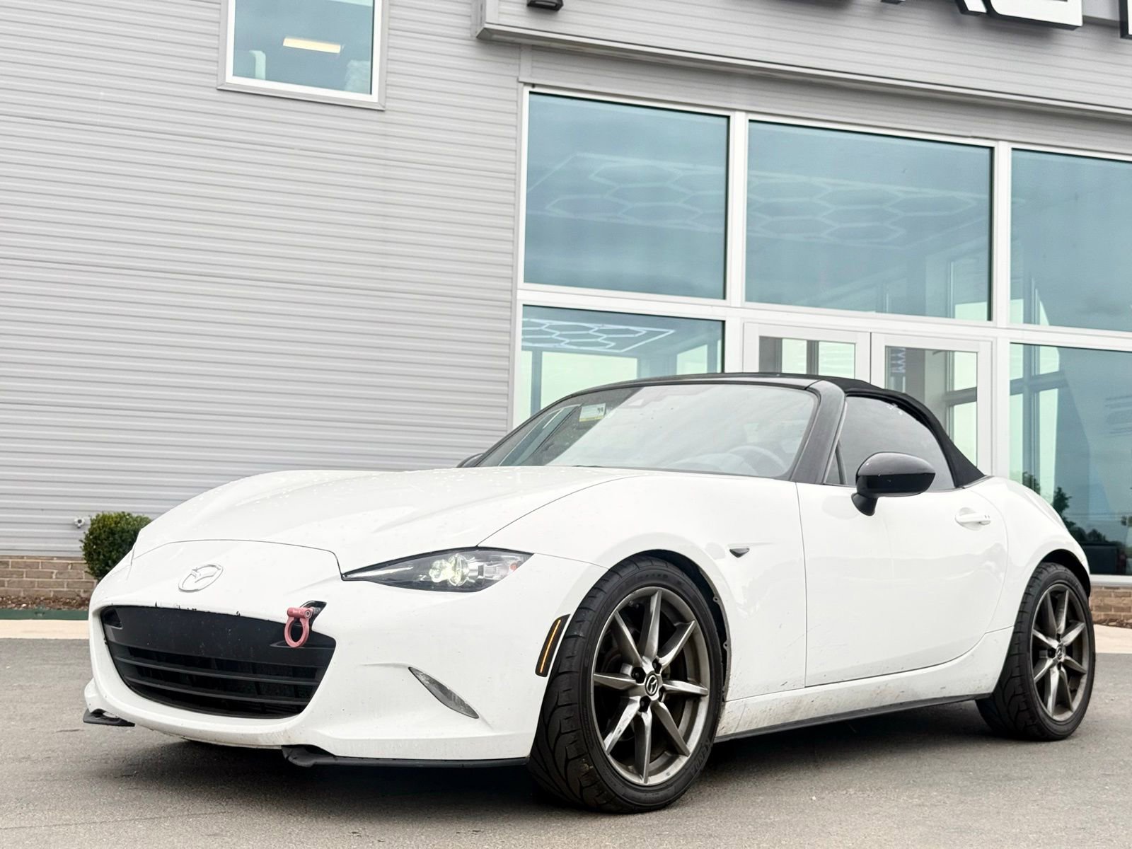 Used 2020 MAZDA MX-5 Miata Sport RWD image 2