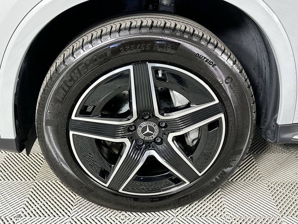 Used 2025 Mercedes-Benz GLC 300 4MATIC image 32