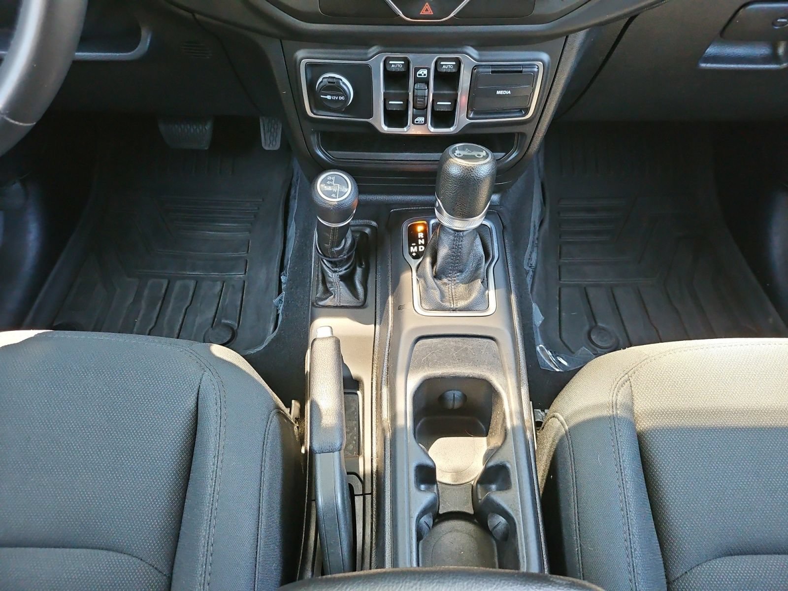 Used 2018 Jeep Wrangler Unlimited Sport S AWD/4WD image 29
