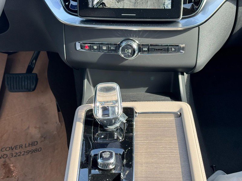 New 2026 Volvo XC90 T8 Ultra w/ Protection Package Premier image 9