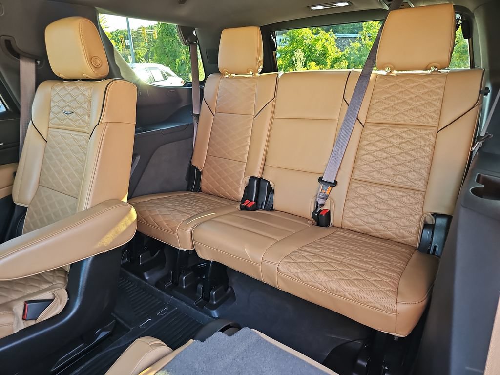 Used 2022 Cadillac Escalade Premium Luxury AWD/4WD image 29