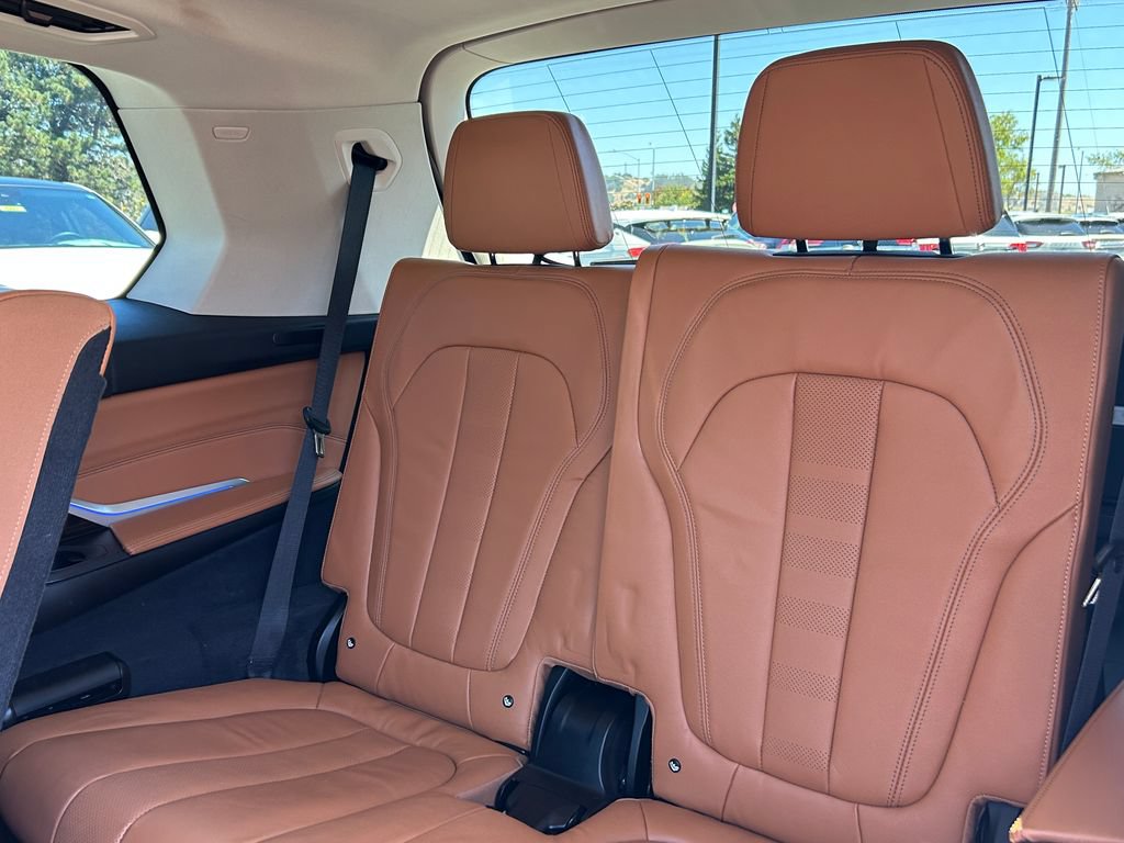 Used 2021 BMW X7 xDrive40i w/ Premium Package 2 AWD/4WD image 32