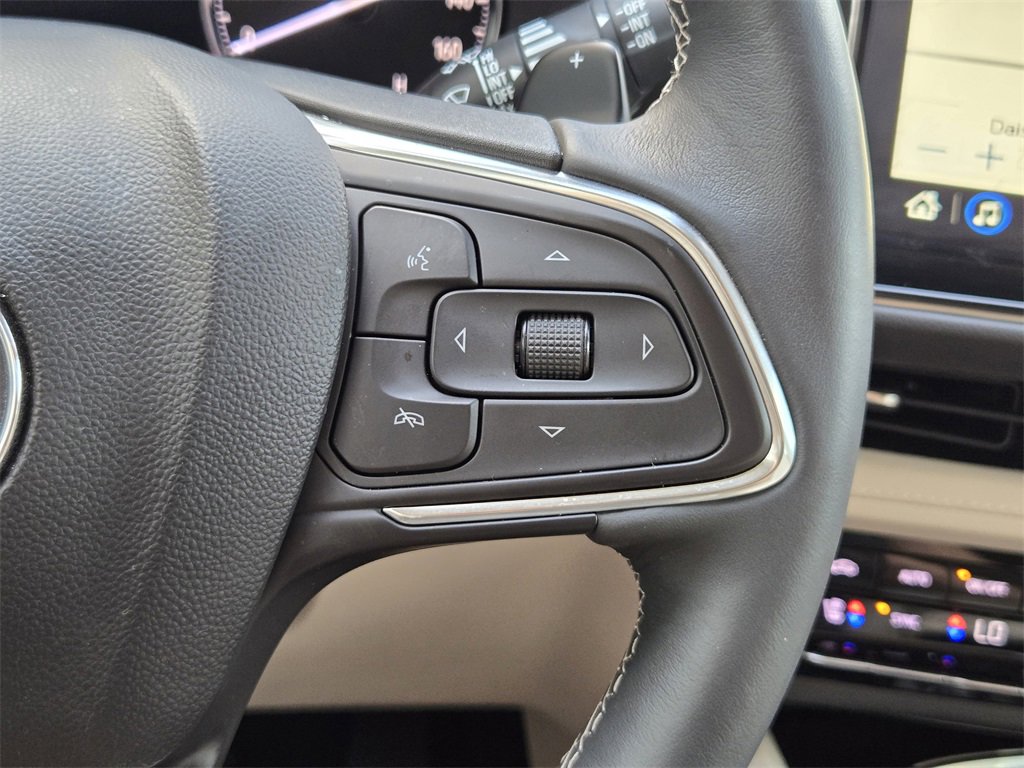 Used 2023 Buick Envision Avenir image 28