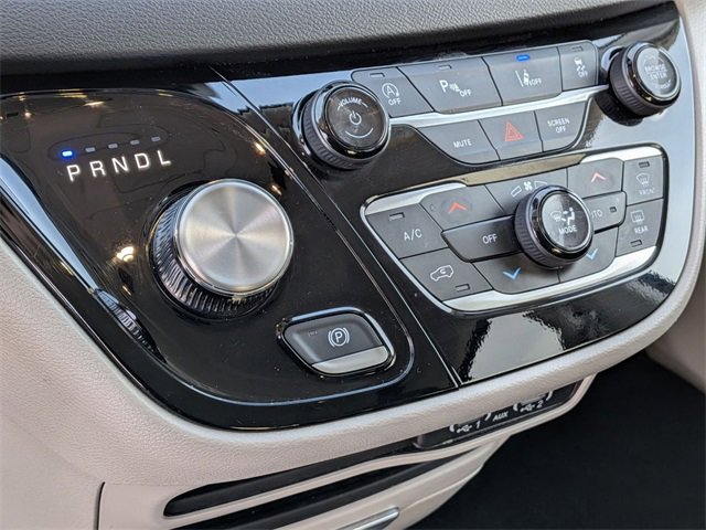 Certified 2024 Chrysler Pacifica Touring-L image 20