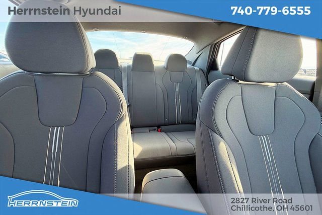 Used 2024 Hyundai Elantra SEL image 28