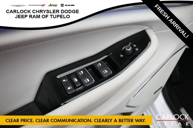 Used 2023 Jeep Grand Cherokee Overland w/ Luxury Tech Group IV AWD/4WD image 15