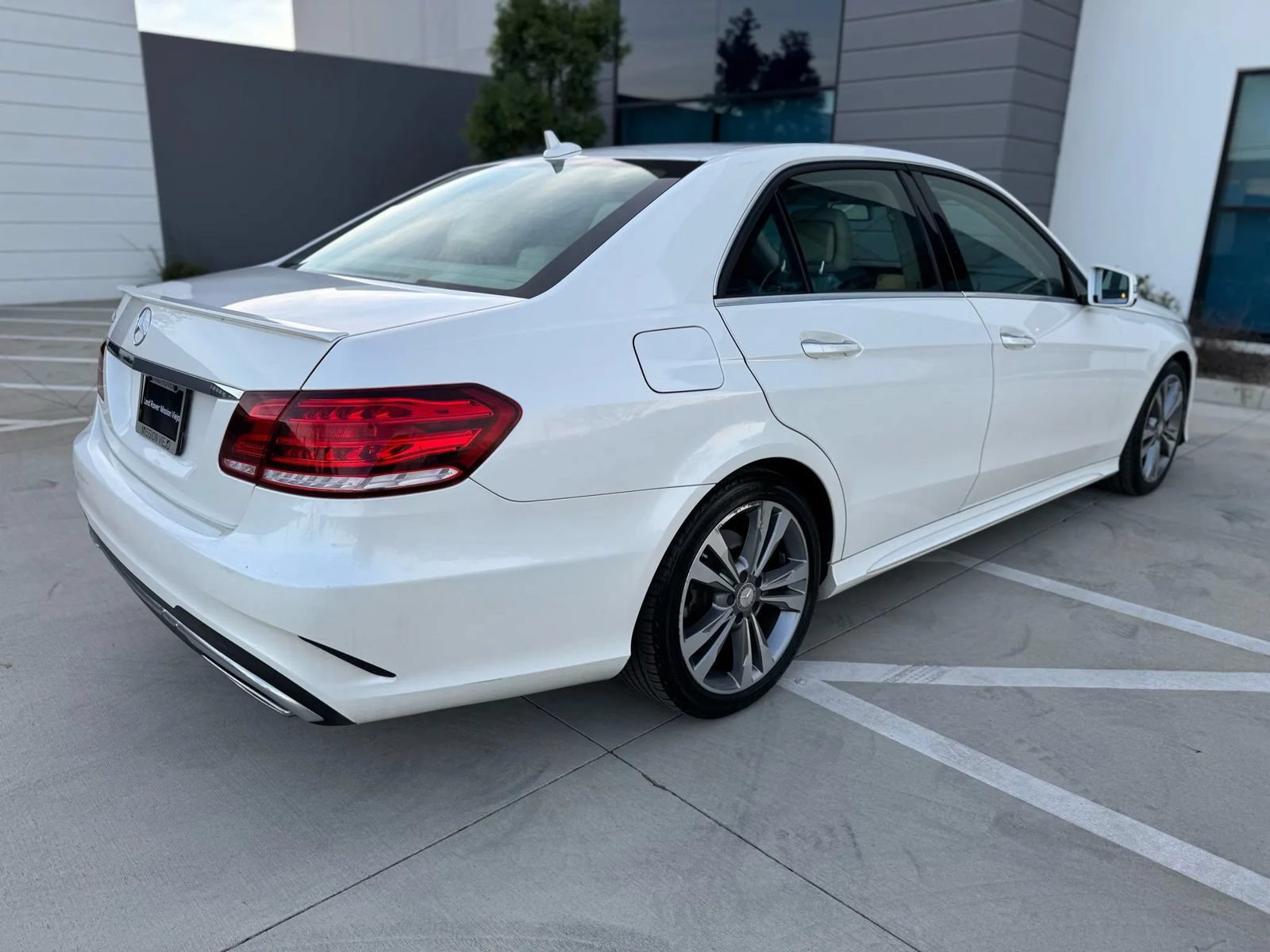 Used 2015 Mercedes-Benz E 350 Sedan image 2