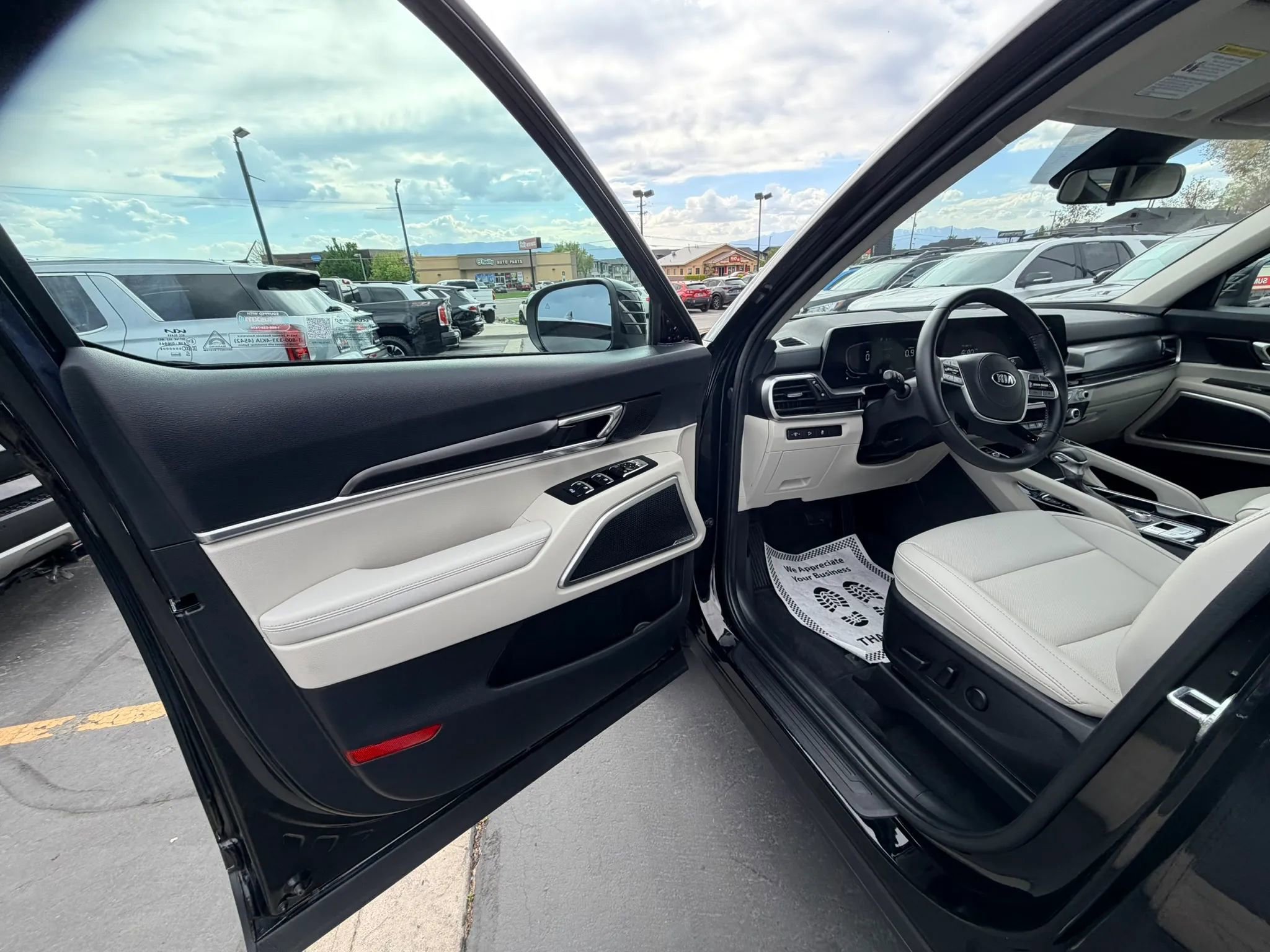 Used 2024 Kia Telluride S image 11