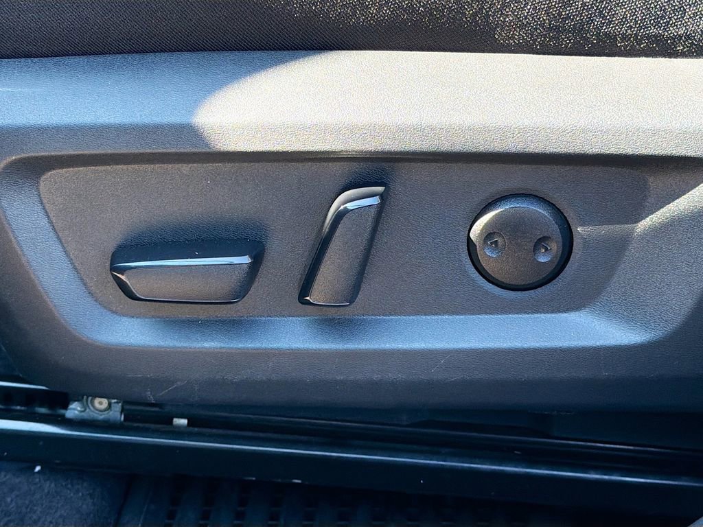 Used 2023 Nissan Rogue SV image 27