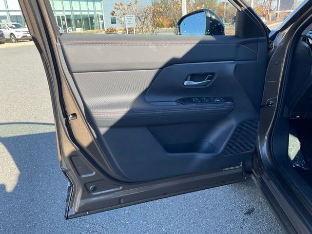 New 2026 Nissan Kicks SR w/ Cold Weather Package image 10