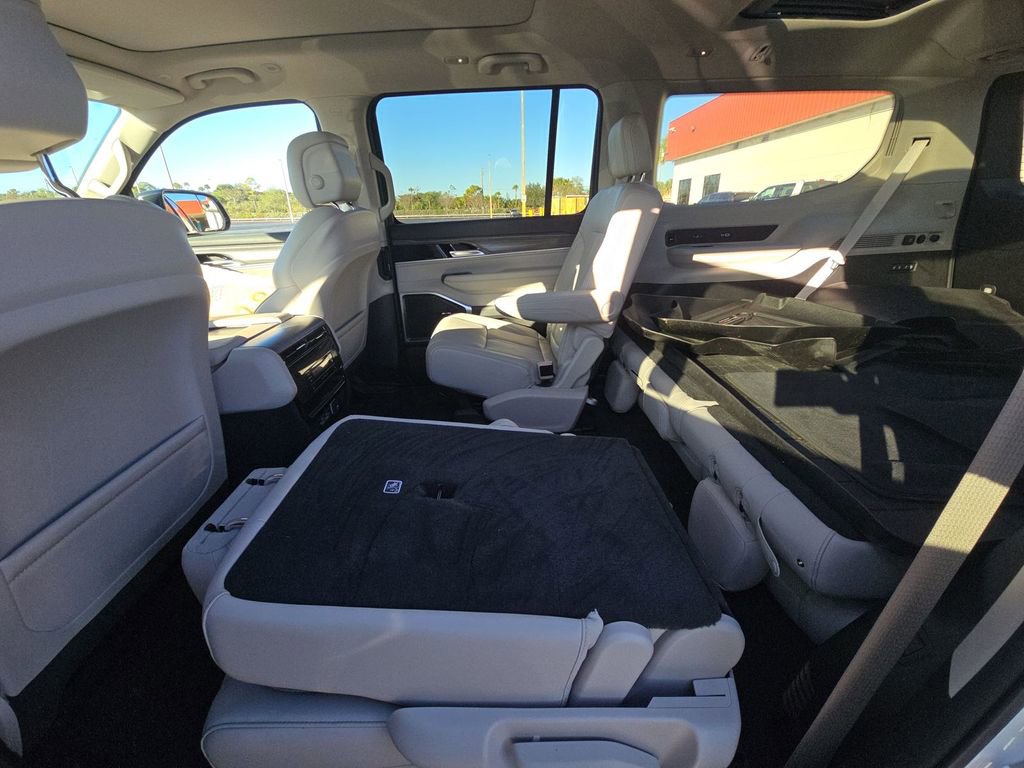 Used 2023 Jeep Wagoneer Series II w/ Premium Group I image 4
