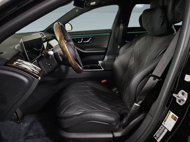 Used 2024 Mercedes-Benz S 580 4MATIC Sedan image 3