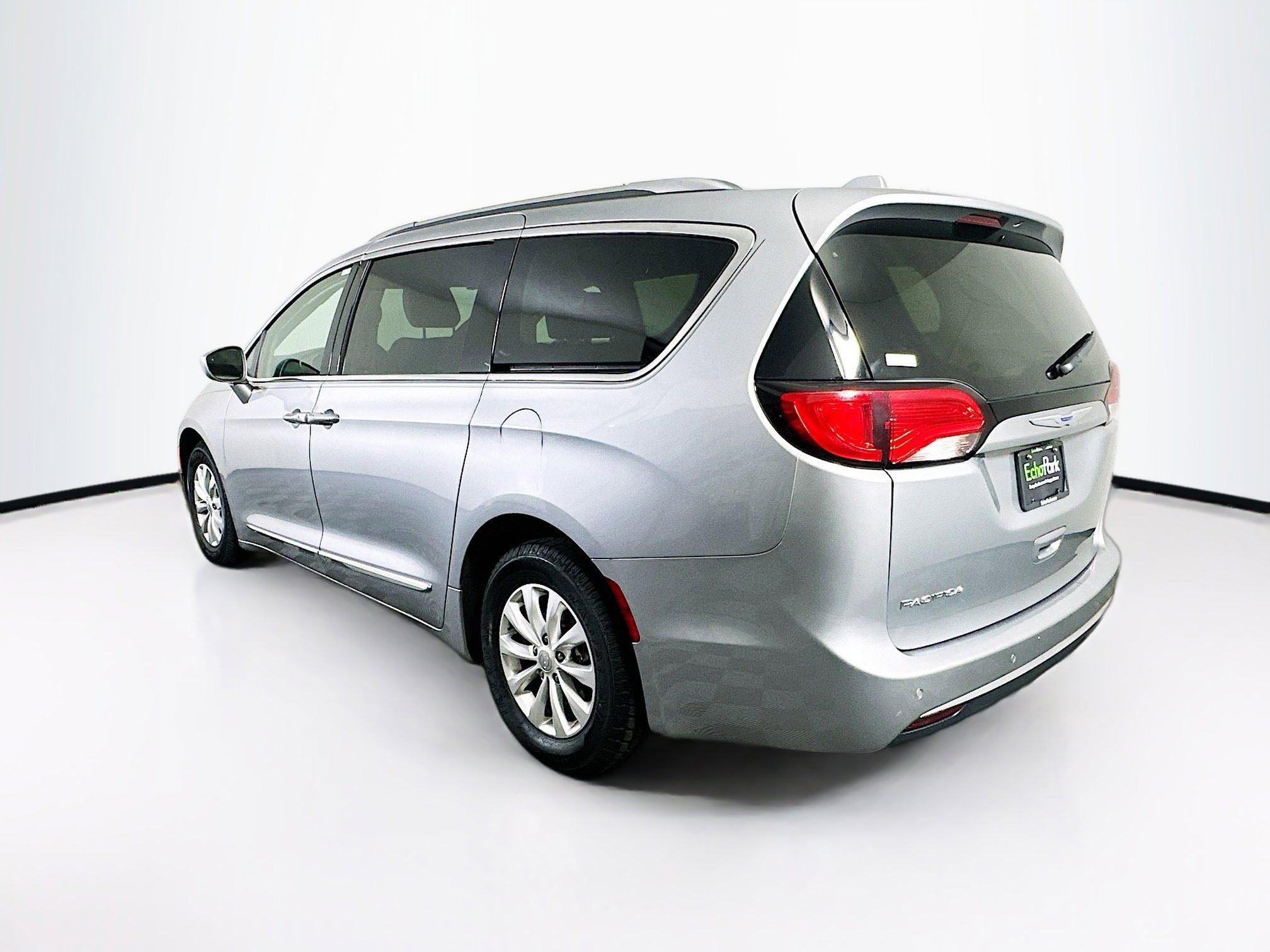 Used 2019 Chrysler Pacifica Touring-L FWD image 5