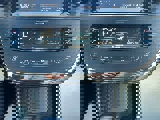 Used 2015 Toyota Avalon Limited image 29