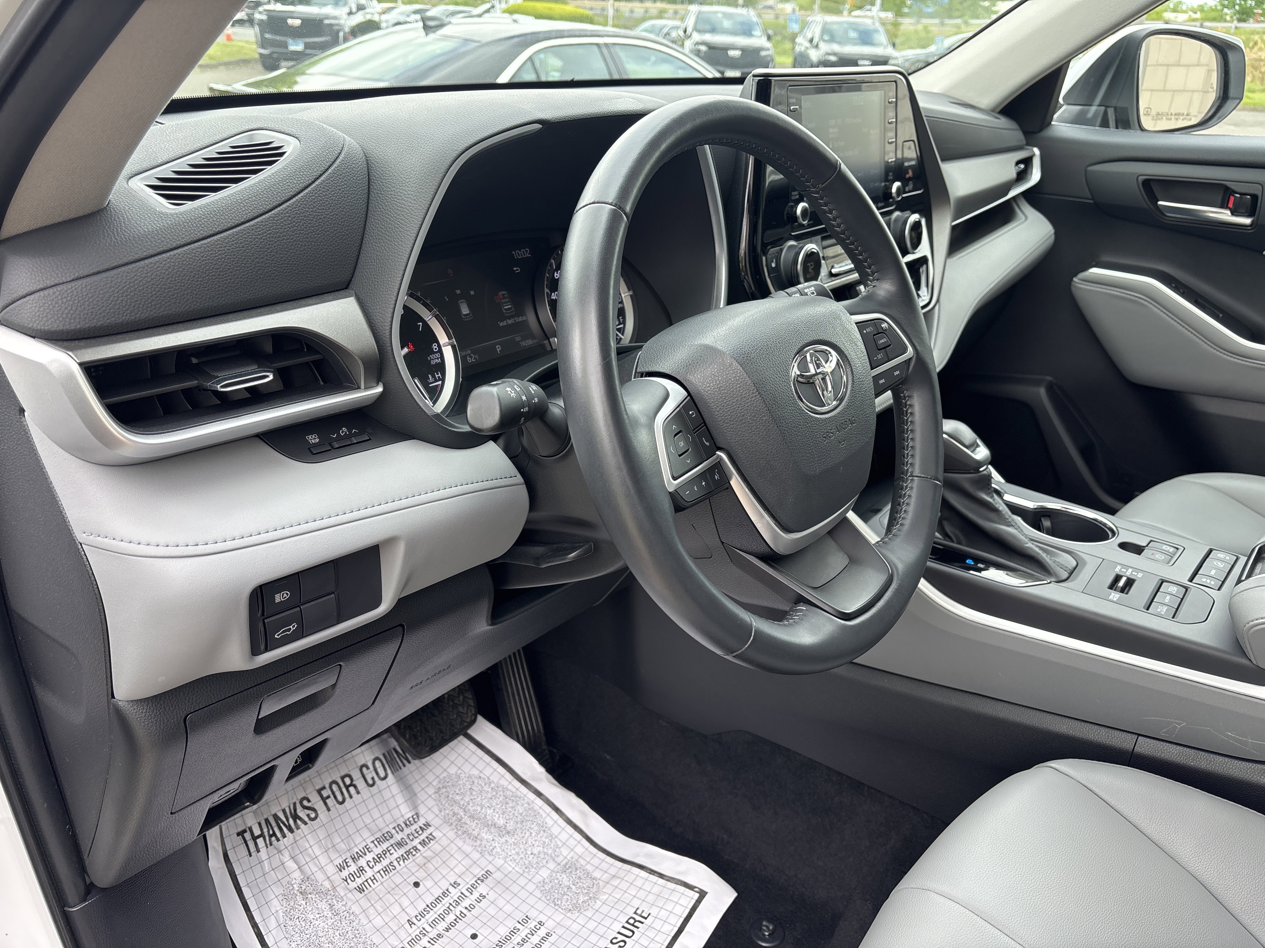 Used 2022 Toyota Highlander XLE AWD/4WD image 24