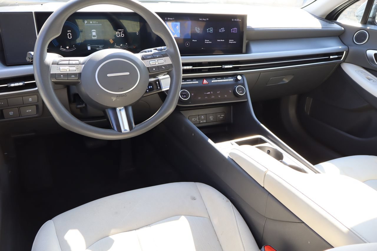 Used 2025 Hyundai Sonata SEL FWD image 4