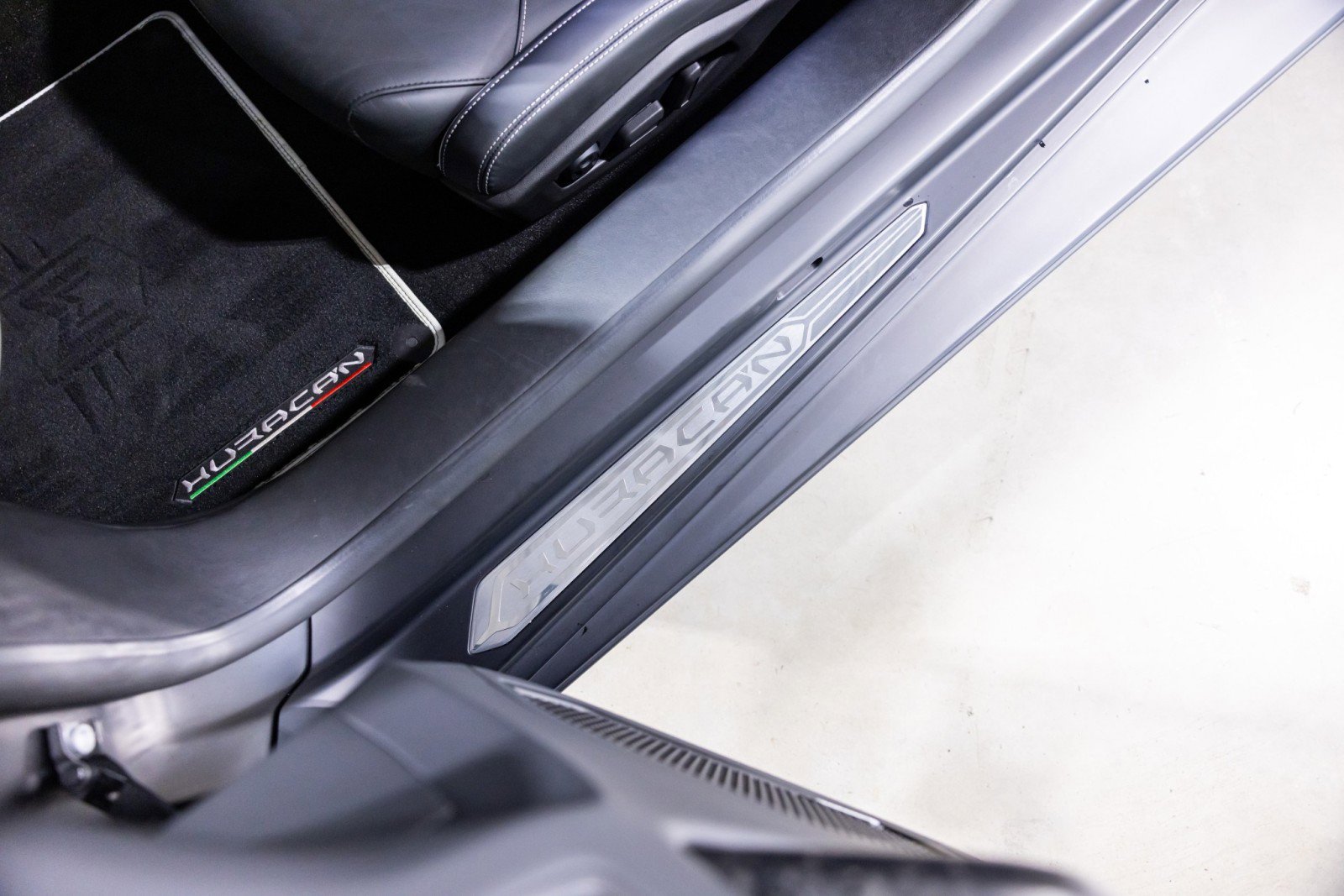 Used 2022 Lamborghini Huracan EVO image 33