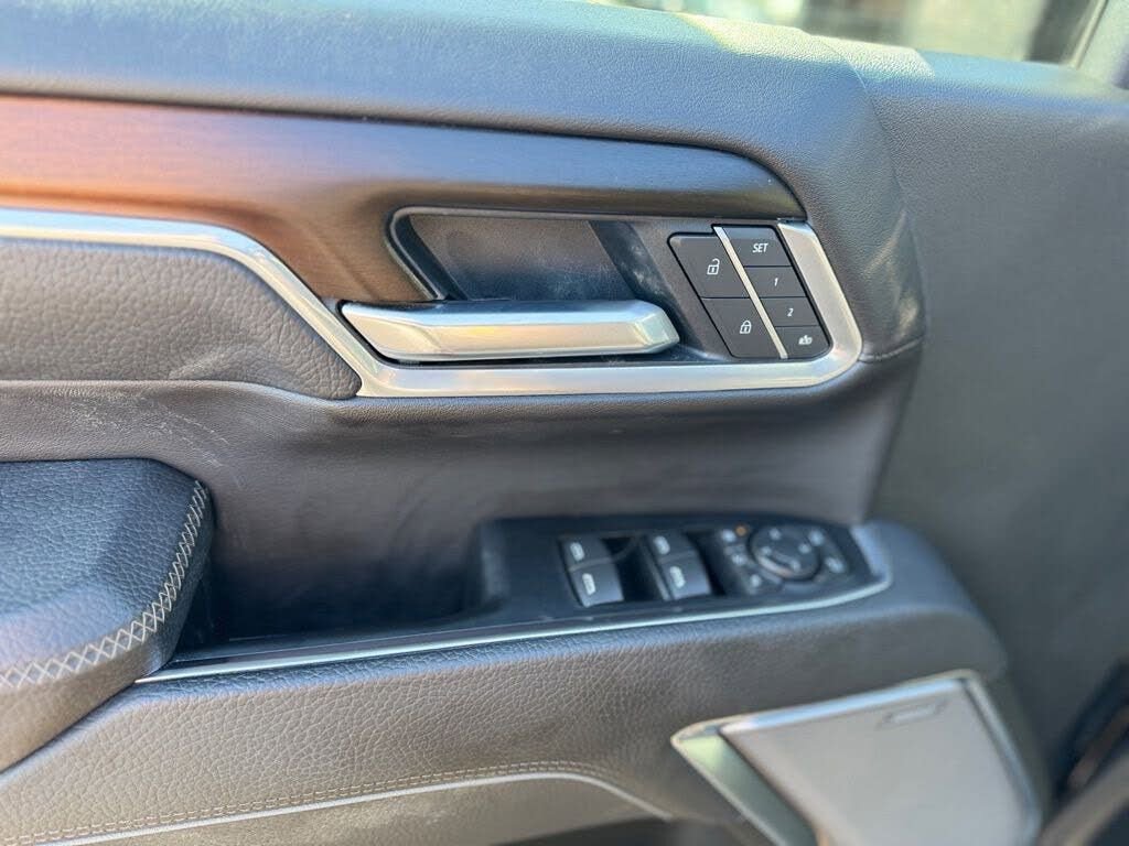 Used 2025 GMC Sierra 3500 Denali image 14