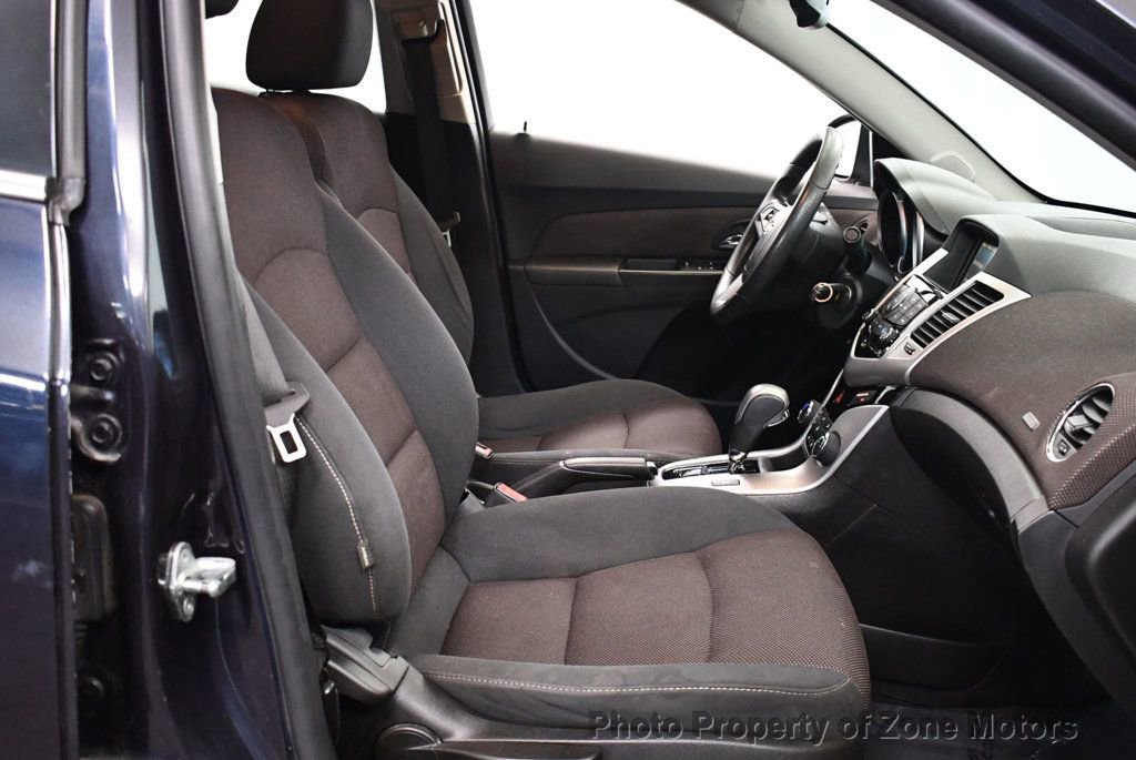 Used 2016 Chevrolet Cruze LT FWD image 12