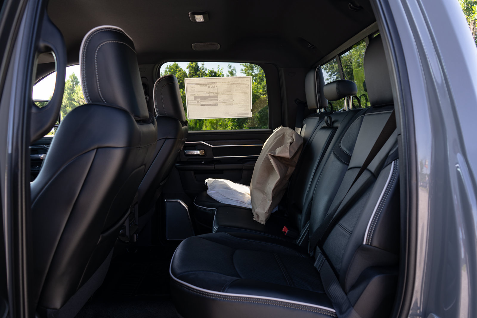 New 2026 RAM 4500 4x4 Crew Cab DRW w/ Laramie Trim Package image 17