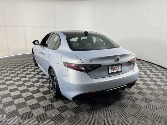 Used 2026 Alfa Romeo Giulia AWD w/ Driving Assist Package image 5