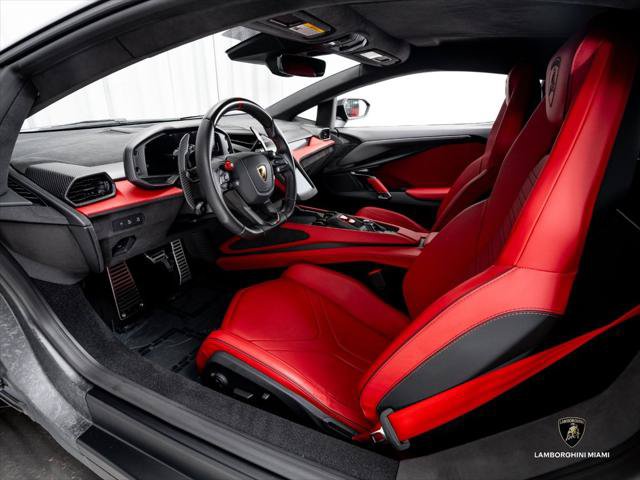 Used 2025 Lamborghini Revuelto AWD/4WD image 38