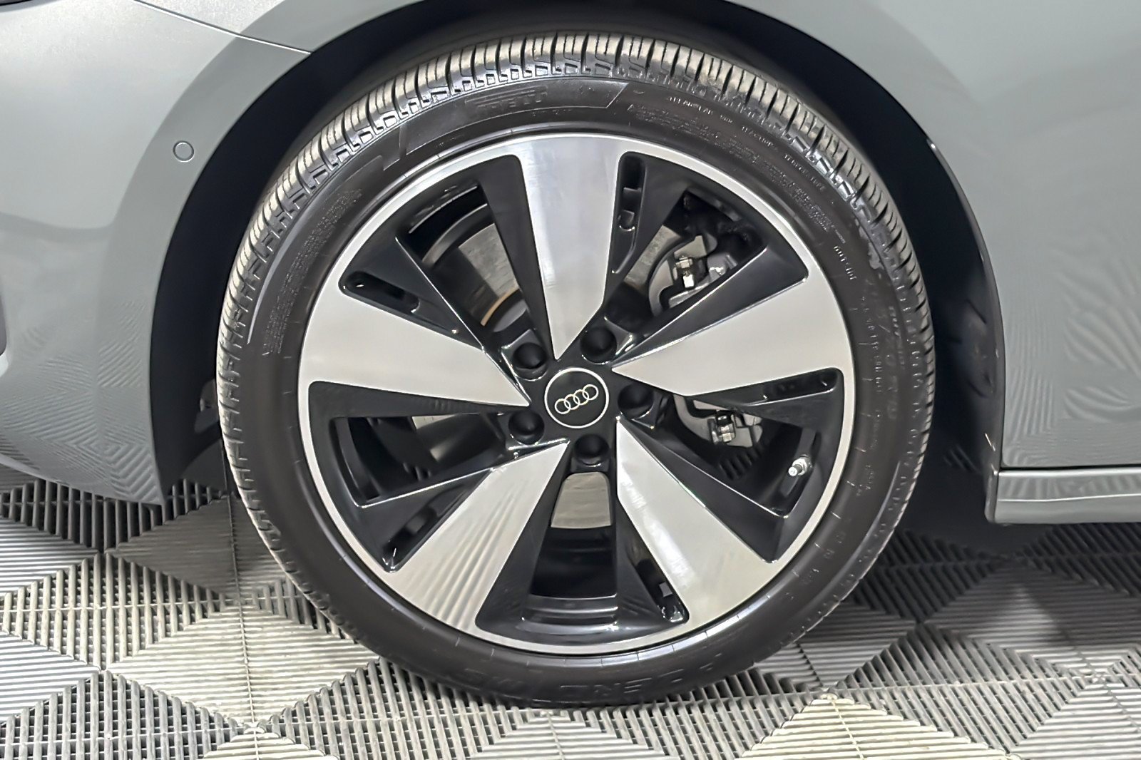 Used 2025 Audi A5 2.0T Premium Plus w/ Premium Plus AWD/4WD image 25