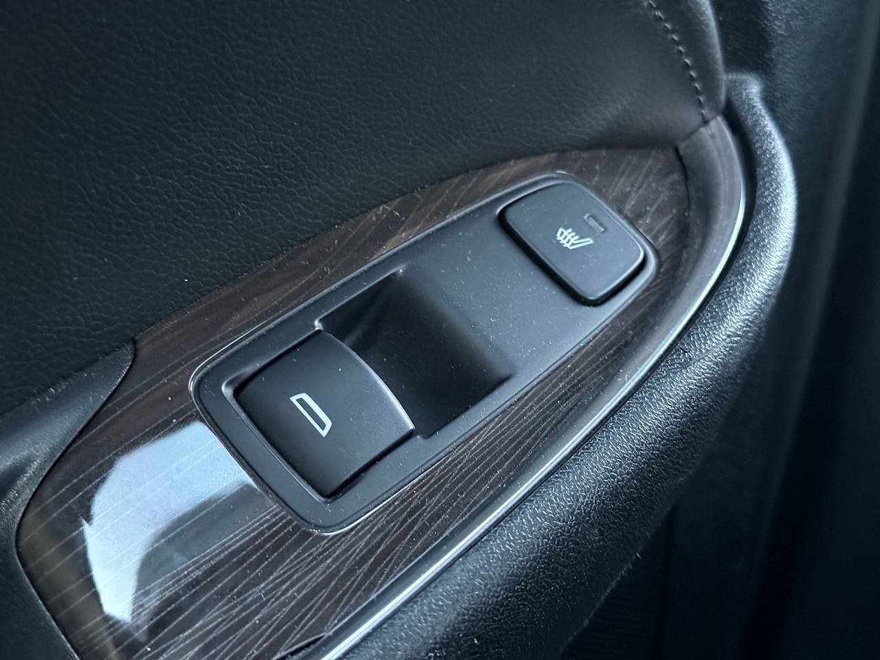 Used 2021 Chevrolet Malibu Premier FWD image 17