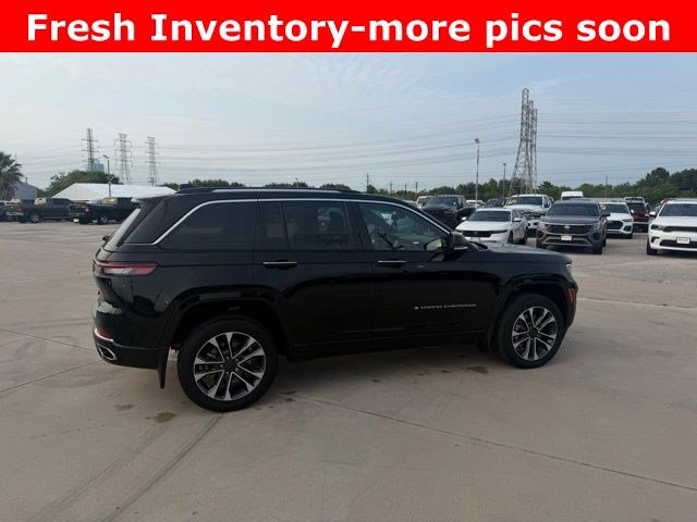 Used 2022 Jeep Grand Cherokee Overland w/ Advanced Protech Group III AWD/4WD image 3