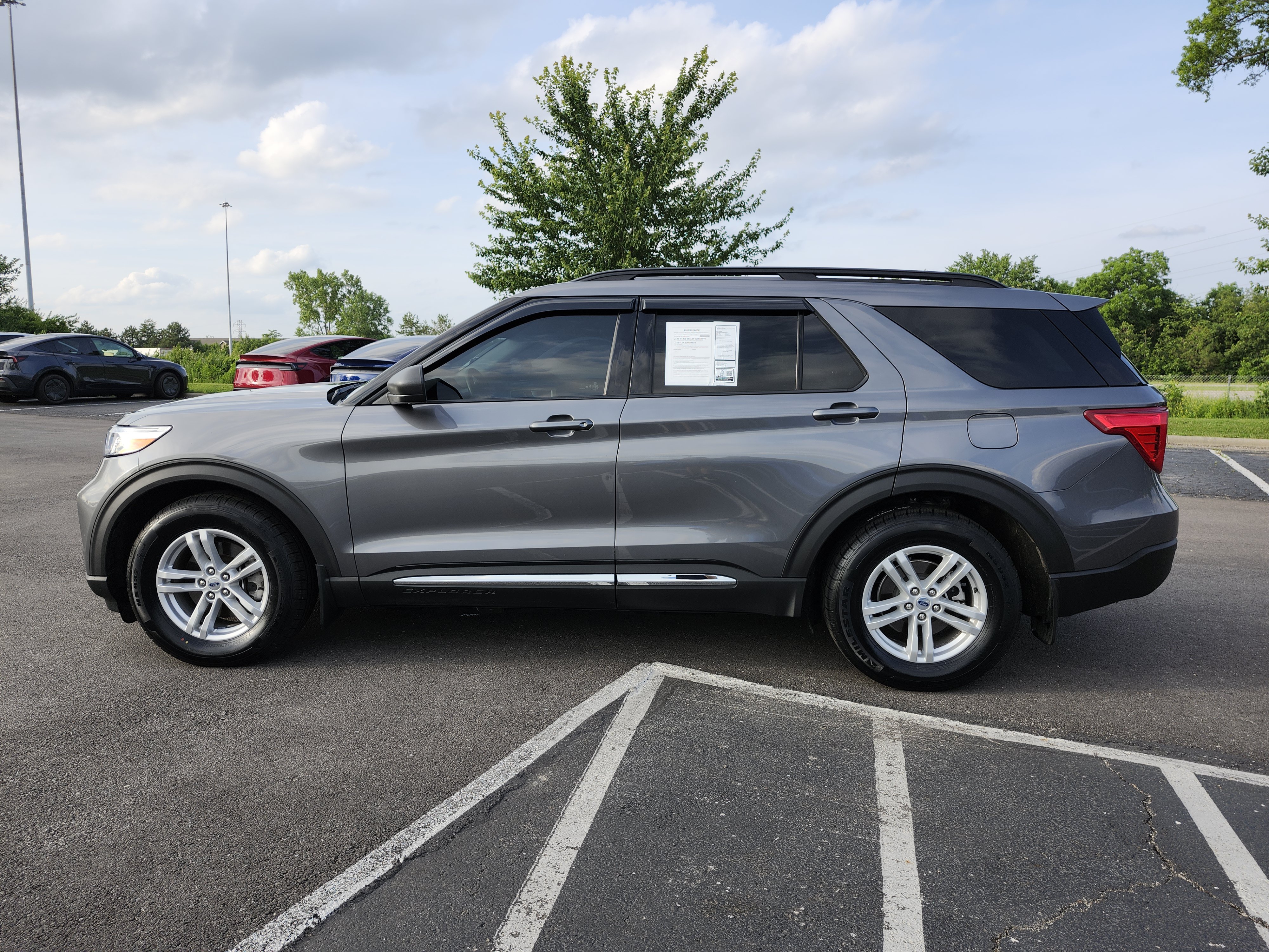 Used 2024 Ford Explorer XLT w/ Equipment Group 202A RWD image 13