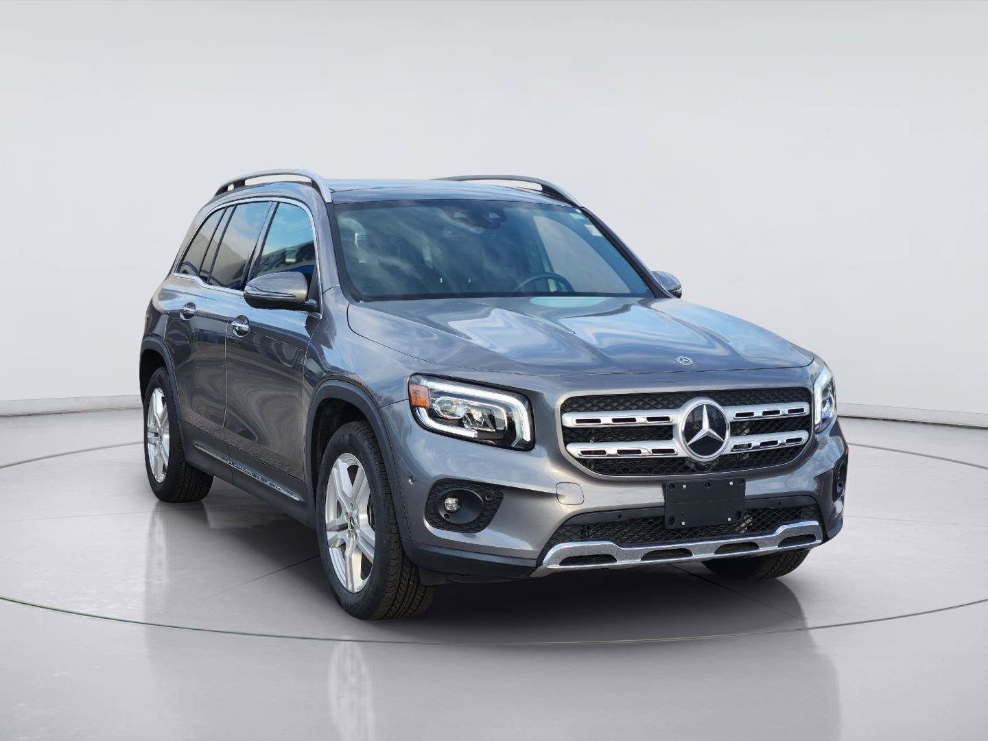 Used 2023 Mercedes-Benz GLB 250 4MATIC w/ Premium Package image 3