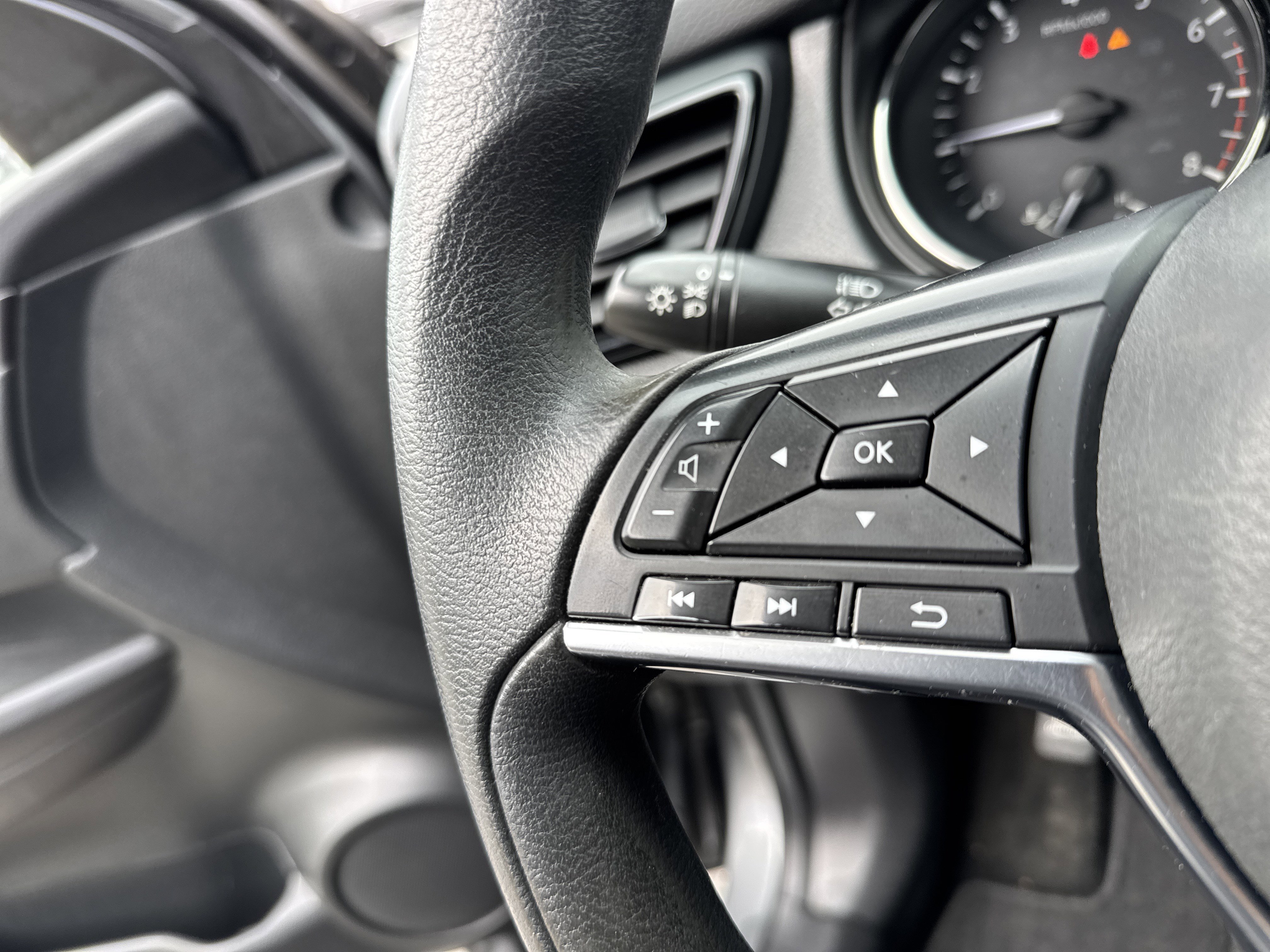 Used 2019 Nissan Rogue Sport S image 18