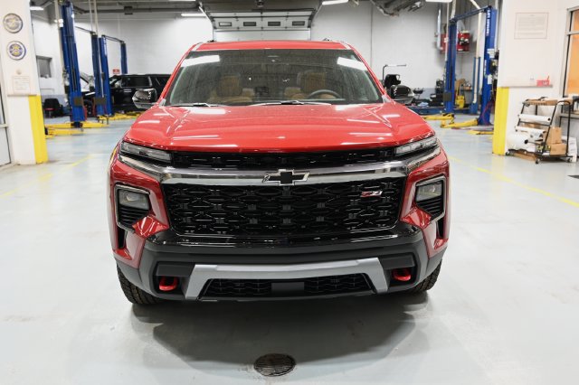 New 2027 Chevrolet Traverse Z71 w/ Driver Confidence Package AWD/4WD image 2