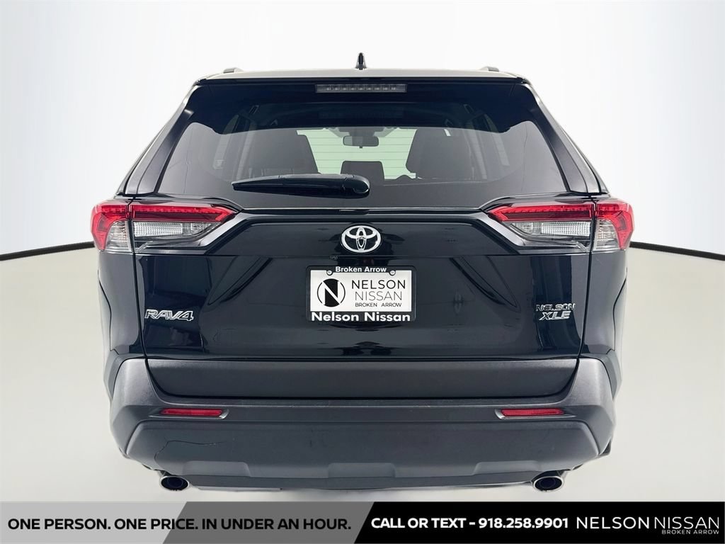 Used 2020 Toyota RAV4 XLE FWD image 6