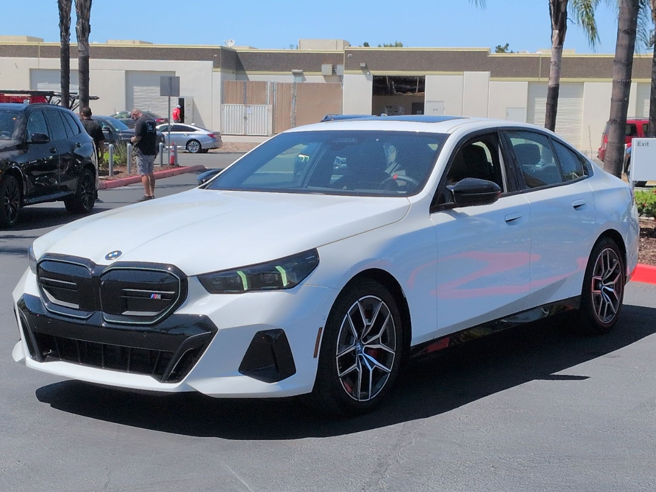 Used 2025 BMW i5 M60 w/ Premium Package image 5