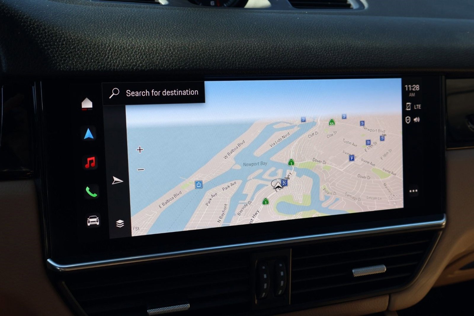 Certified 2023 Porsche Cayenne Platinum Edition image 18