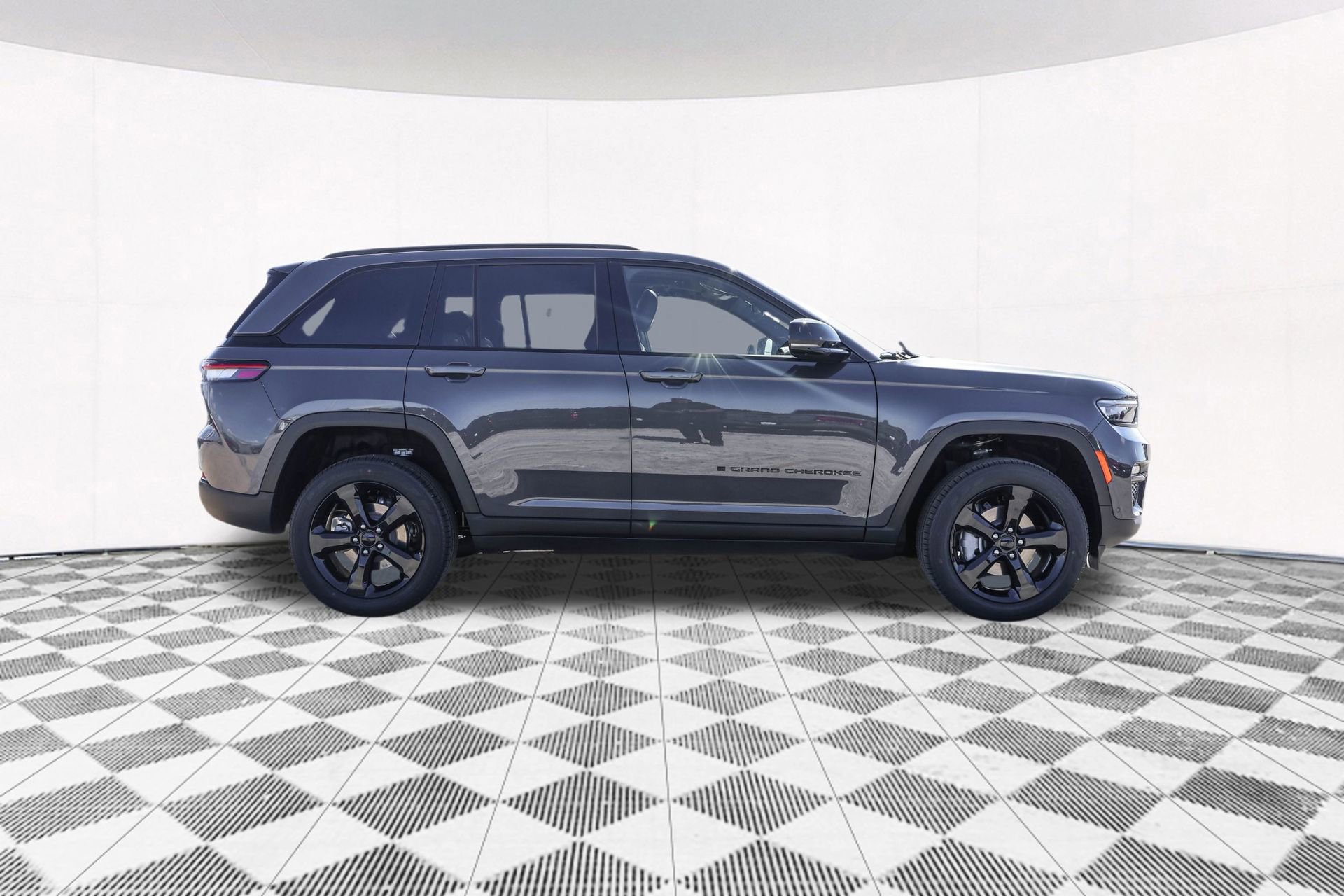 New 2025 Jeep Grand Cherokee Limited w/ Luxury Tech Group II image 15