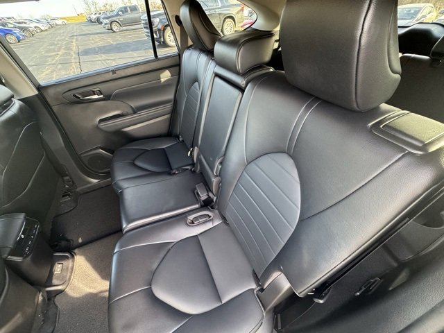 Certified 2022 Toyota Highlander XLE image 15