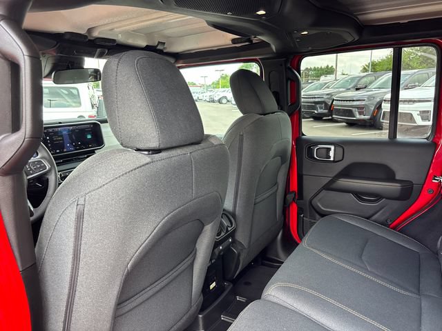 Used 2025 Jeep Wrangler Unlimited Sahara AWD/4WD image 9