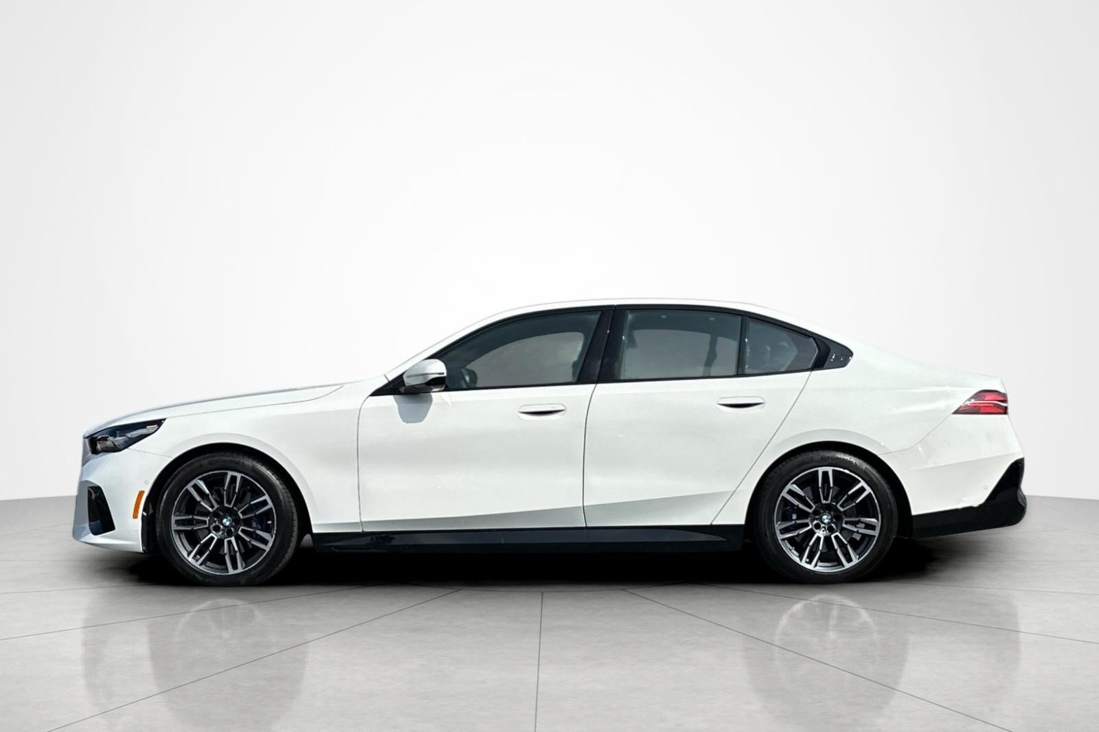 Used 2024 BMW 530i xDrive w/ Executive Package AWD/4WD image 2