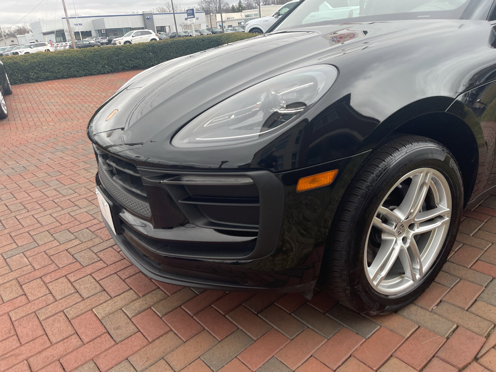 Used 2024 Porsche Macan Turbo image 2