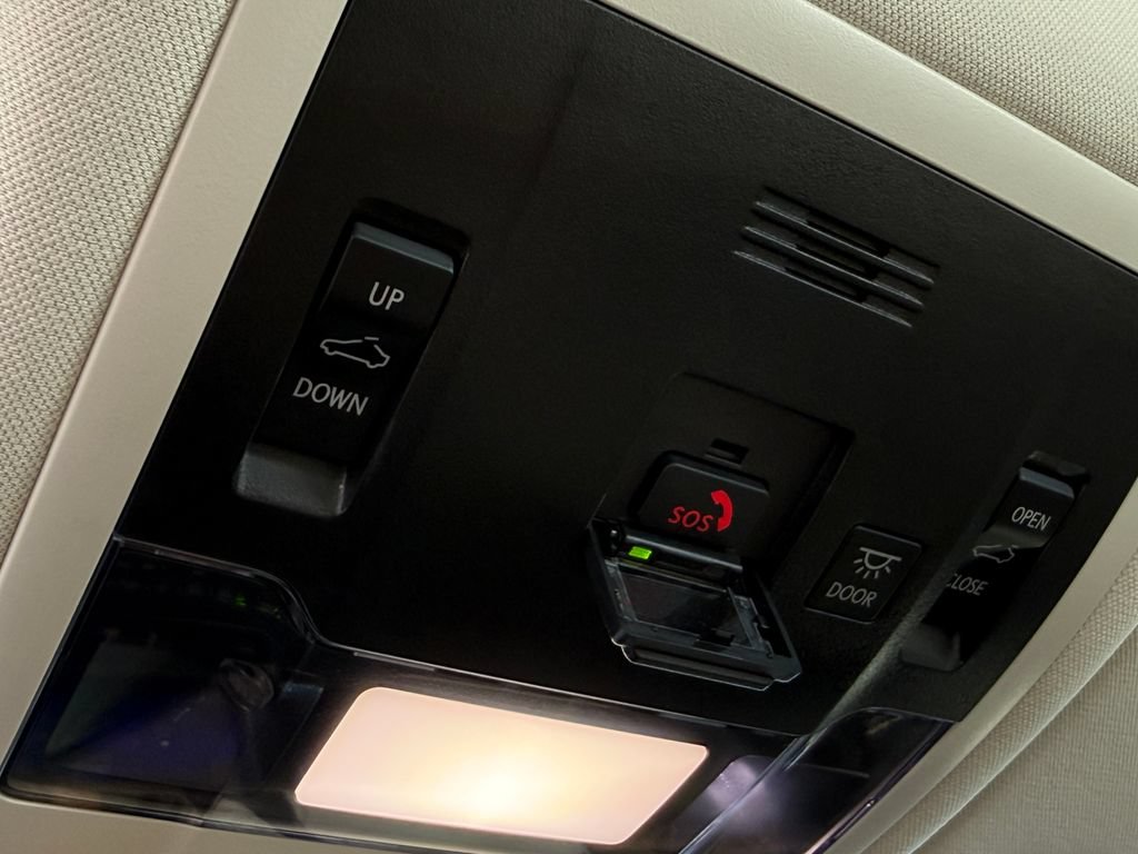 Certified 2023 Lexus ES 300h w/ Premium Package FWD image 32