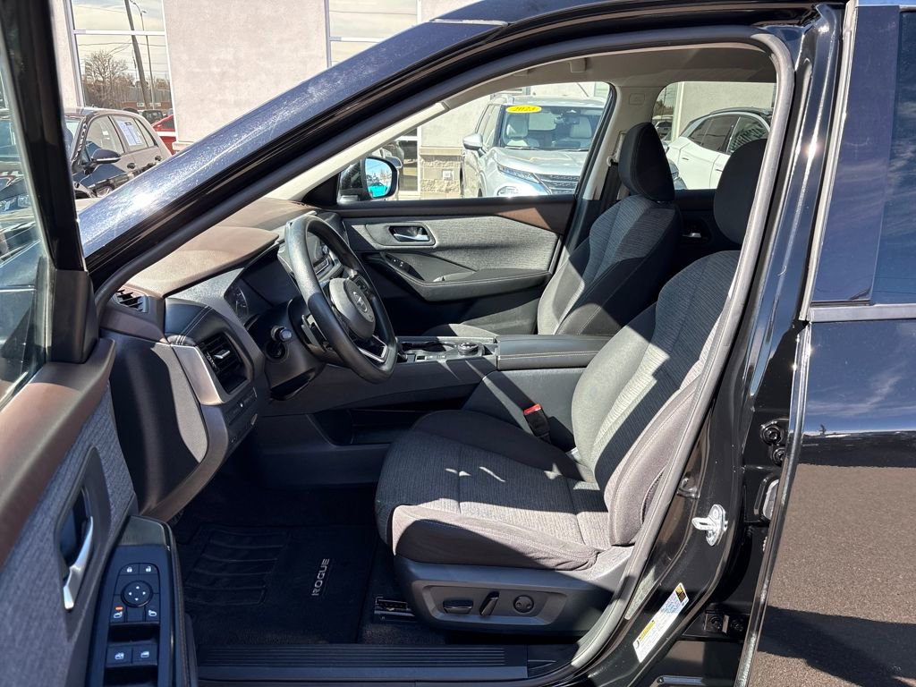 Used 2021 Nissan Rogue SV AWD/4WD image 24