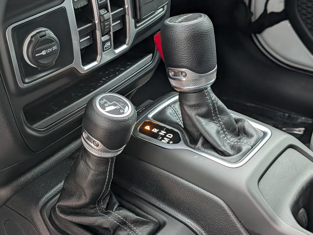 Used 2025 Jeep Gladiator Sport AWD/4WD image 25