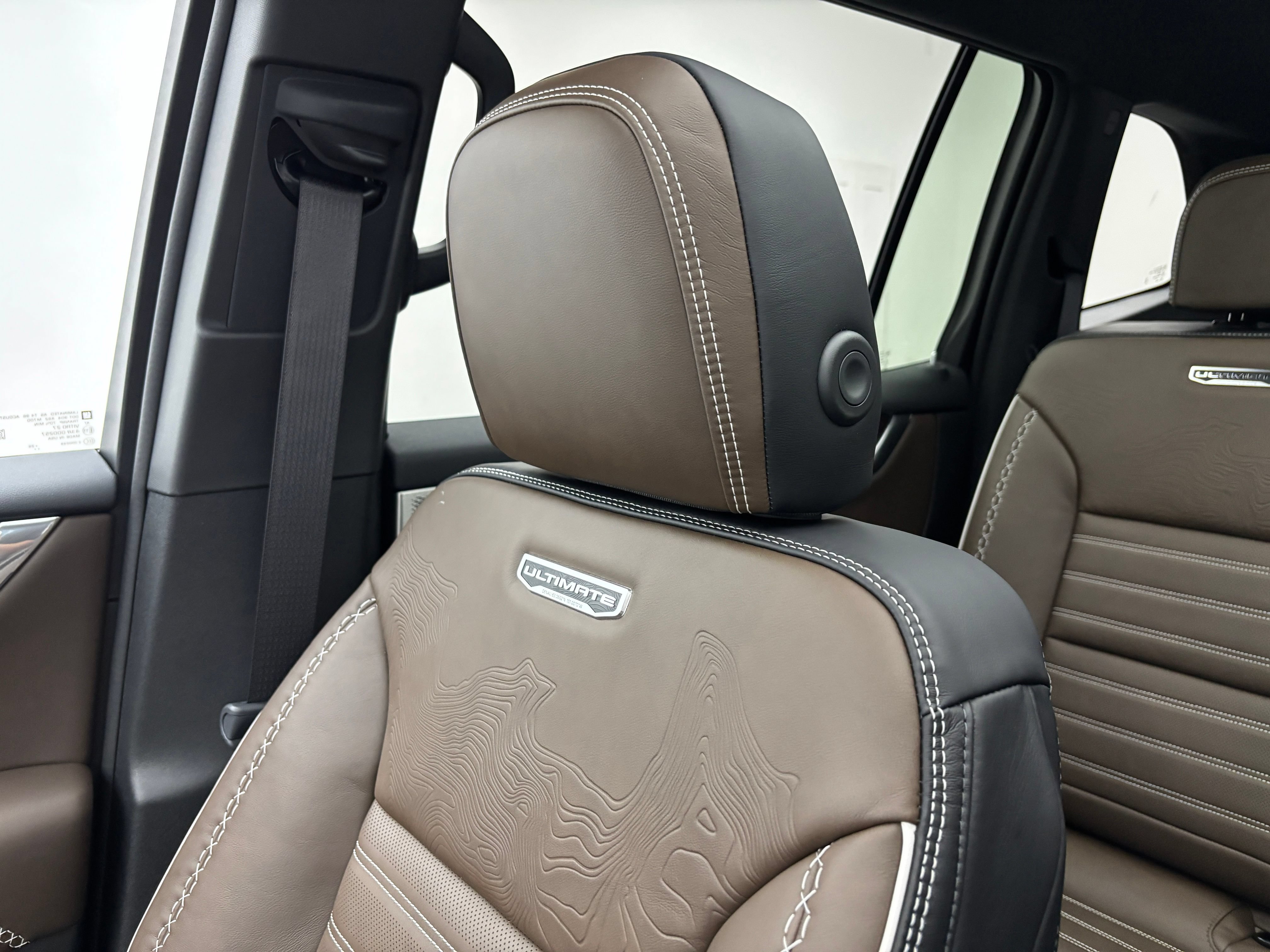 New 2026 GMC Acadia Denali Ultimate w/ LPO, Floor Liner Package AWD/4WD image 50