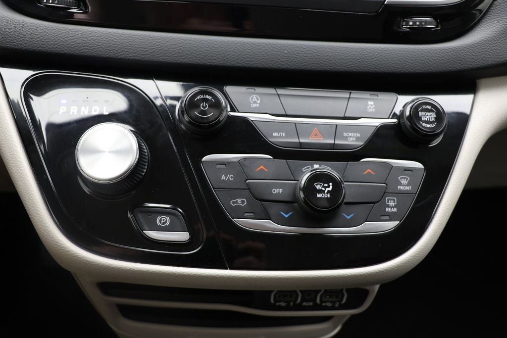 Used 2023 Chrysler Voyager LX image 22