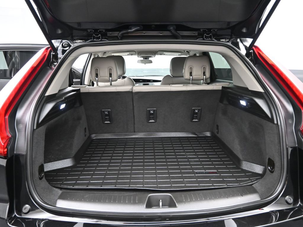 Used 2019 Cadillac XT4 Luxury w/ Cold Weather Package image 18
